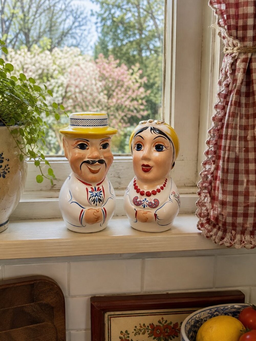 Traditional folk art ceramic figurine salt and pepper shaker kitschy